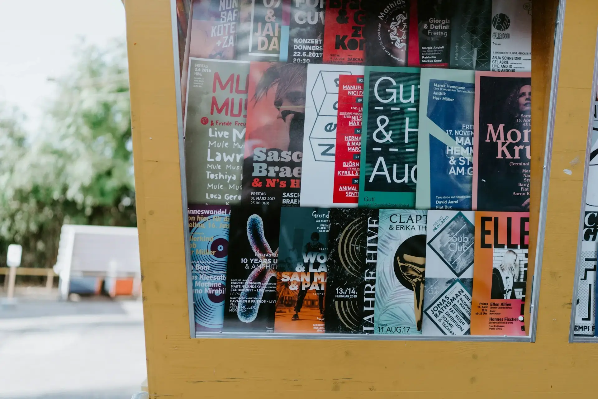 Learn font pairing like a designer with simple tips on how to combine fonts, create contrast, and balance your design. Explore Creative Fabrica & Fontiverse.